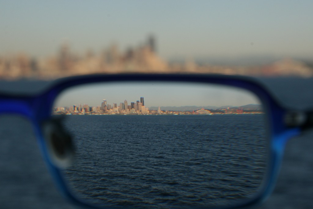 Refraction_through_glasses_090306